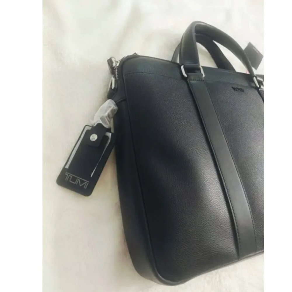 NWT Tumi Leather Thornberry Triple Compartment Brief 15" screens - Picture 6 of 8